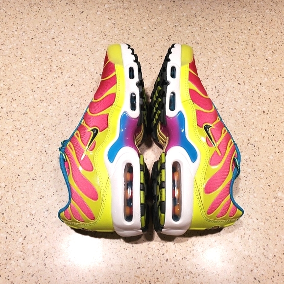 🆕️ NEW⚡️Nike Air Max Plus 'Volt Pink Blast'⚡️ - Picture 10 of 16